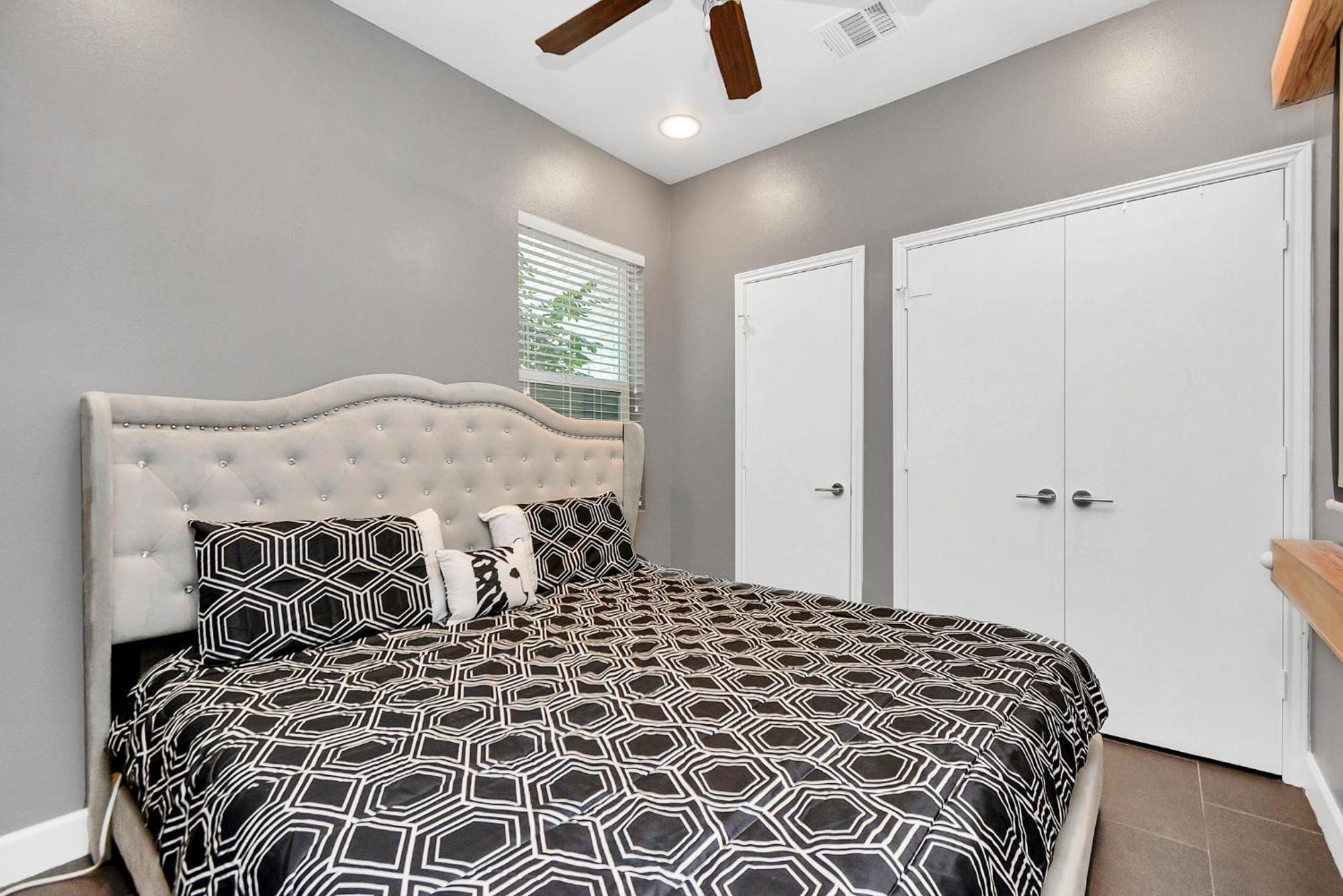 N-E-G Skai Midtown Of Houston Villa Kültér fotó